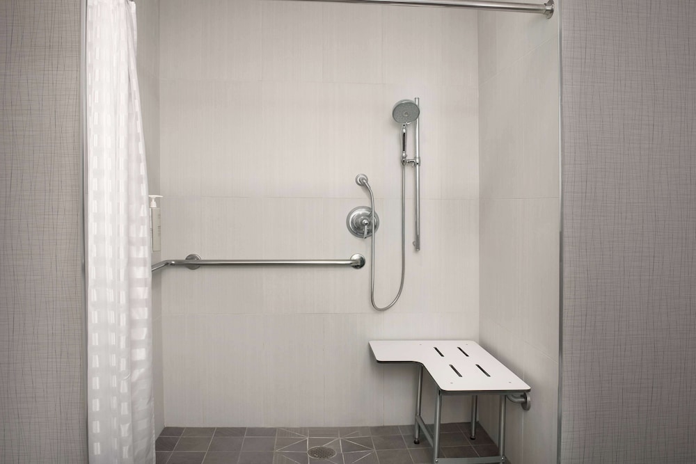 Suite, Accessible, Non Smoking - Photo 3