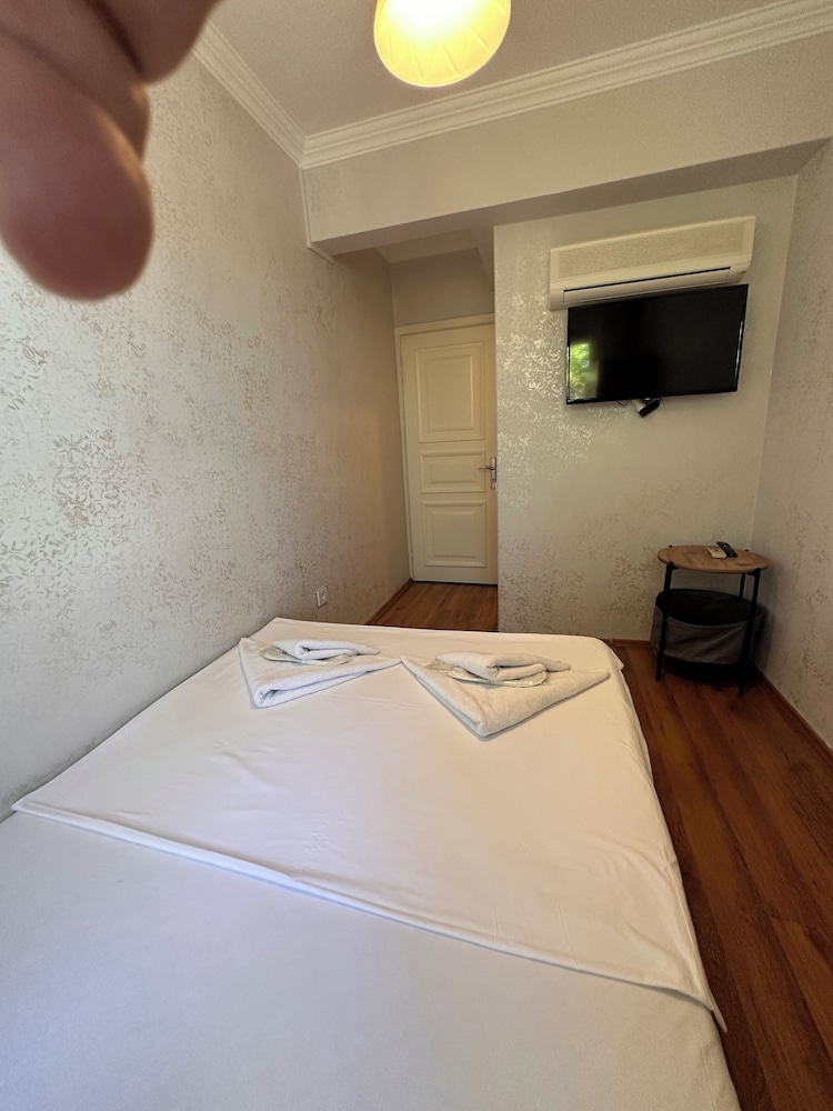ECONOMY DOUBLE ROOM (-1st floor basement )