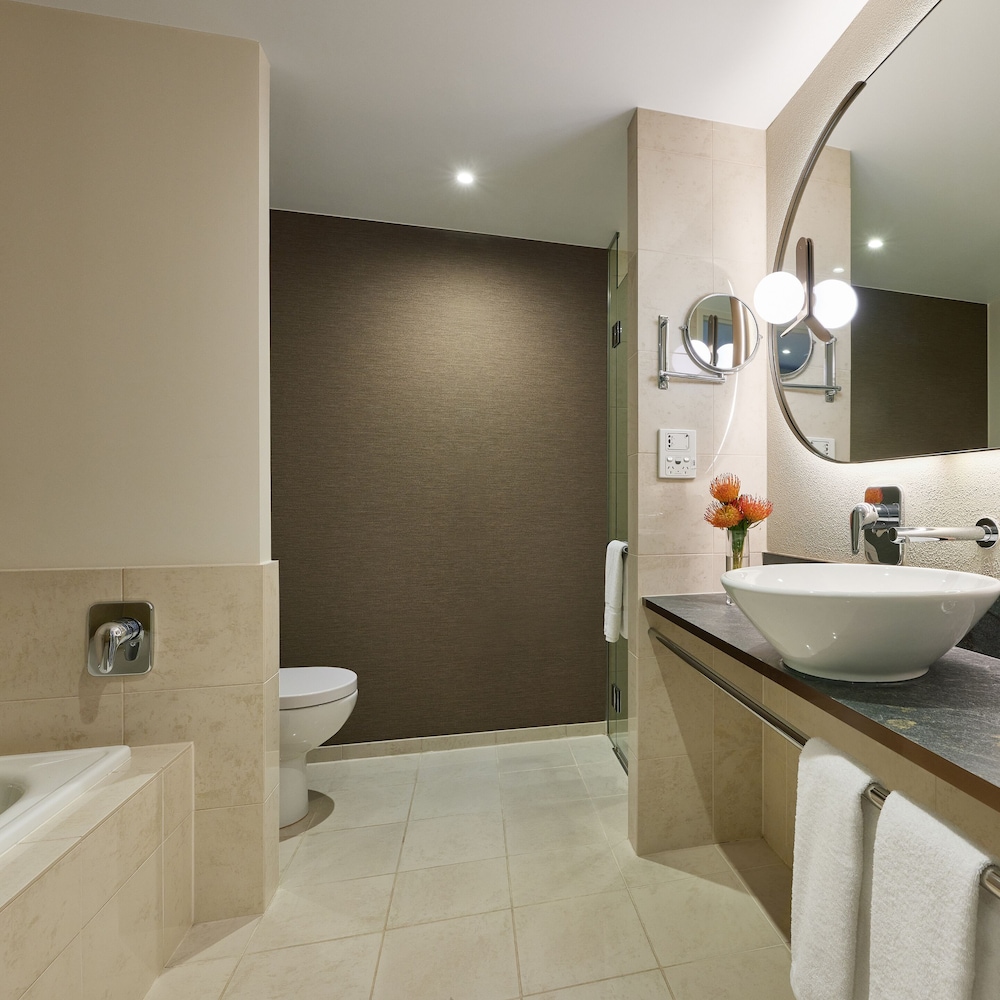 Spa Suite - Runway View - Photo 9