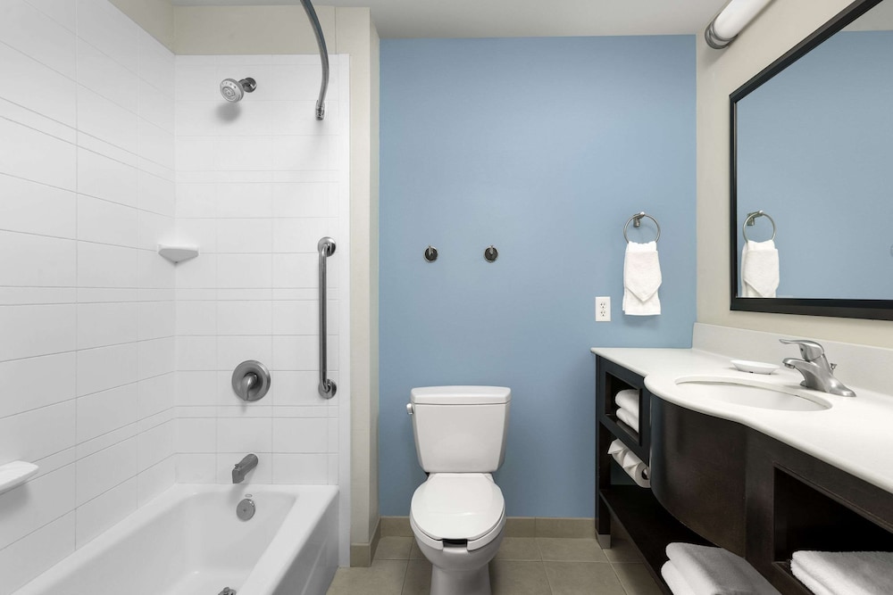 Suite - Photo 3