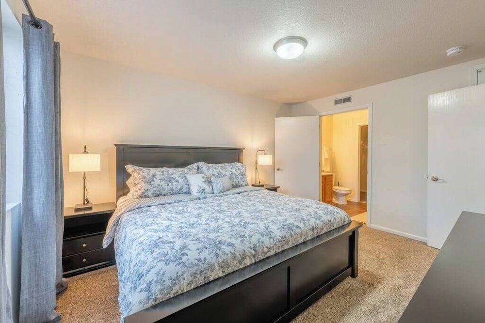 Sequoia - Sprawling 2BD 2BA Sofa Bed Near Jordan Creek w Pool, Billede 21