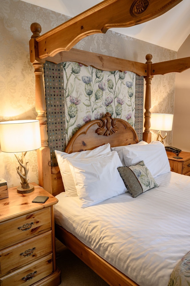 Room (Four Poster) photo 2