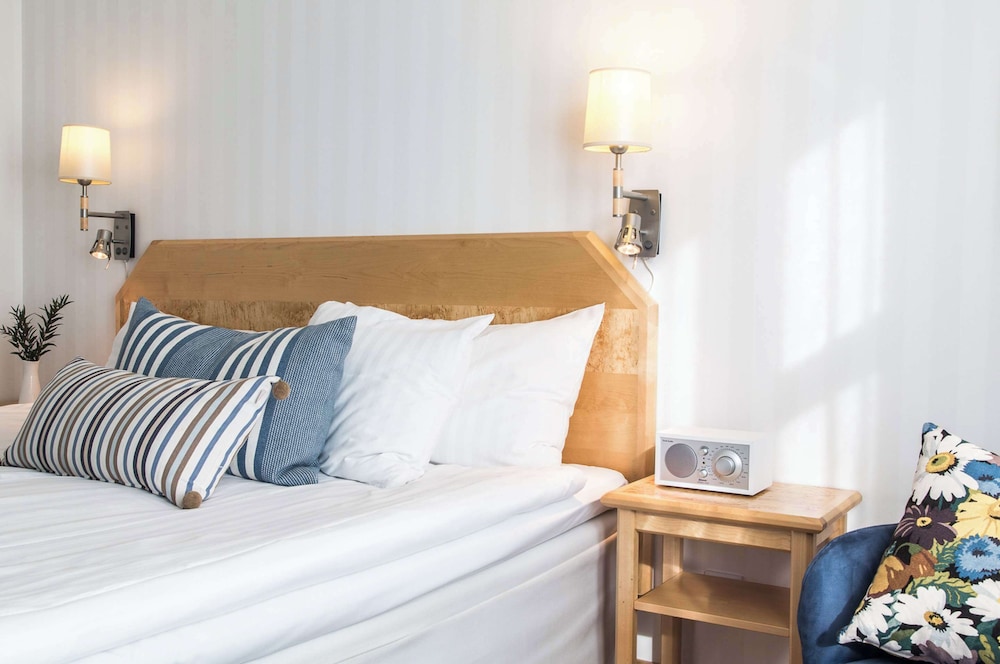 Standard Room, 1 Queen Bed, Non Smoking (Stair Access Only) - Photo 2