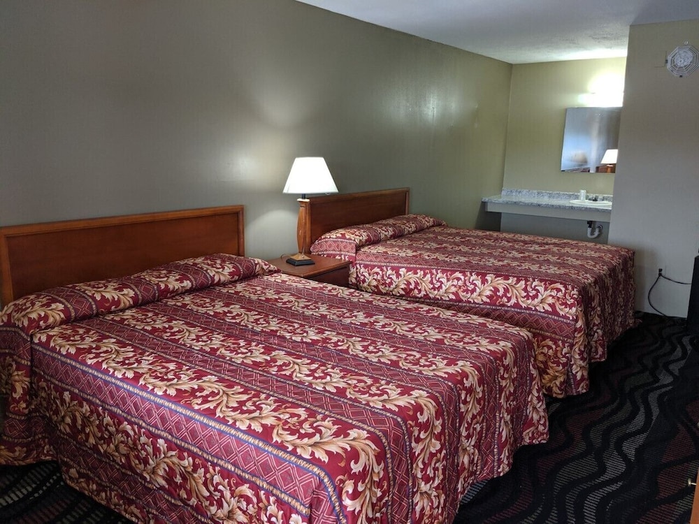 Standard Room, 2 Queen Beds photo 3