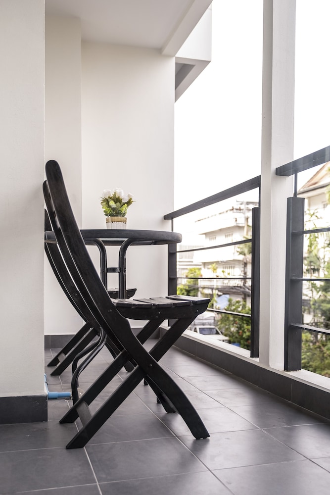 Premium King Suite - Photo 10