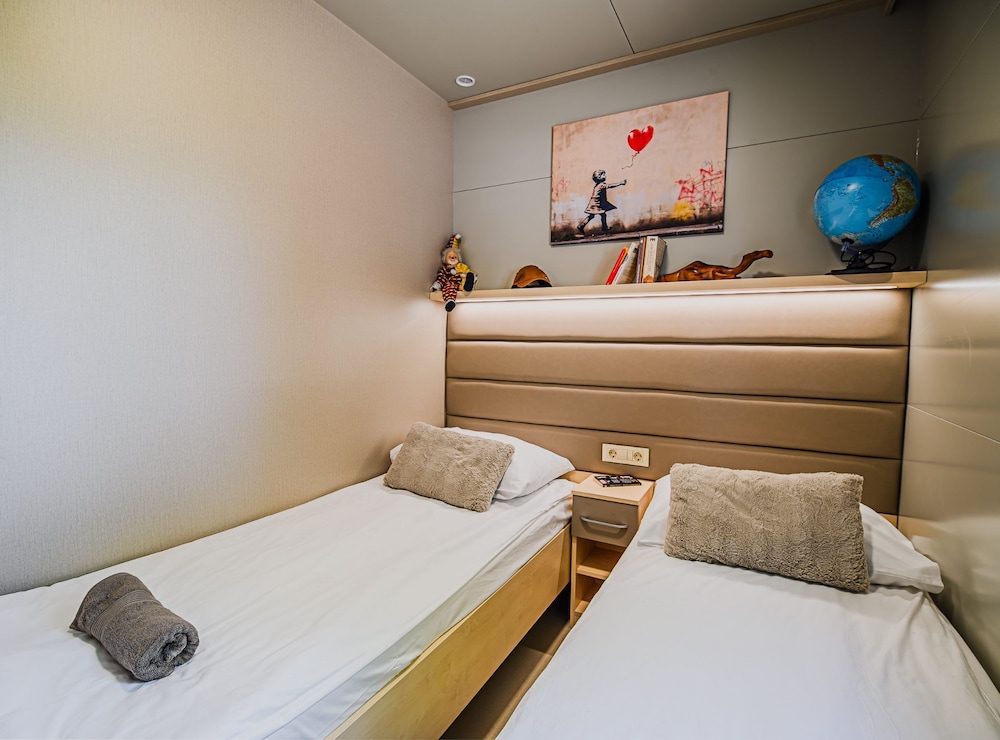 Mobile Home (Three Bedroom Mobile Home 15/014) photo 3