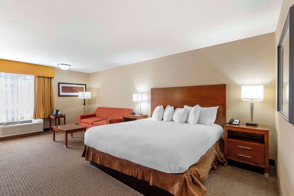 Standard Room, 1 King Bed, Accessible, Bathtub