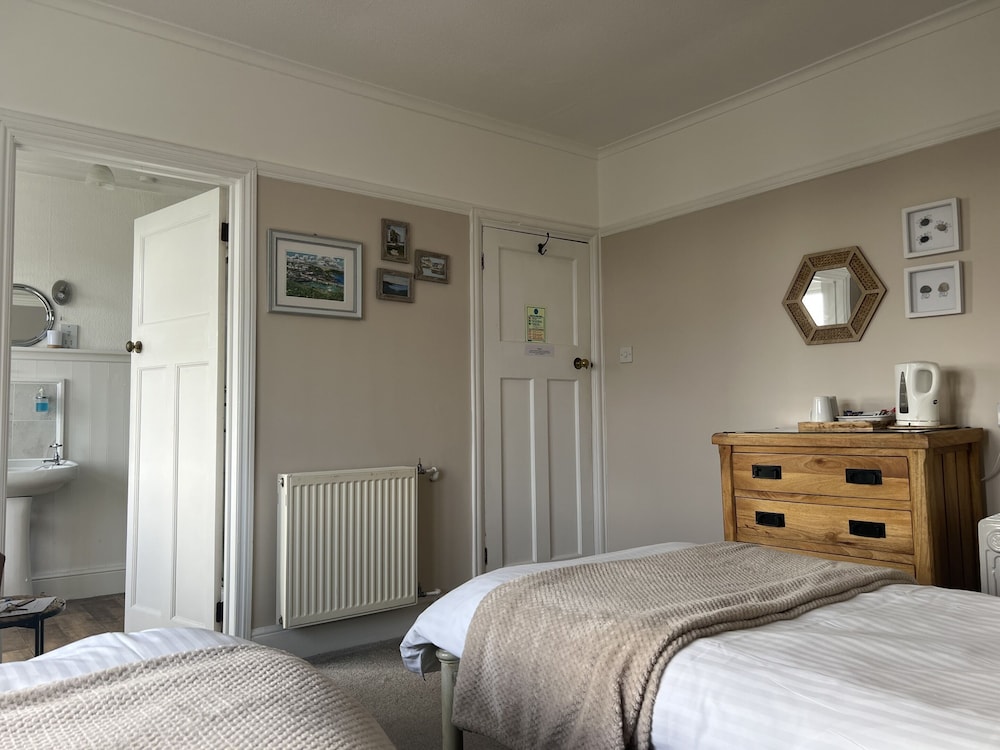 Twin Room, Ensuite (Mevagissey Room) photo 2