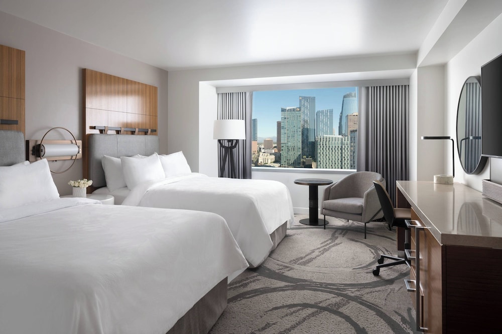 Room, 2 Queen Beds, City View (Mobility Accessible, Roll-in Shower)