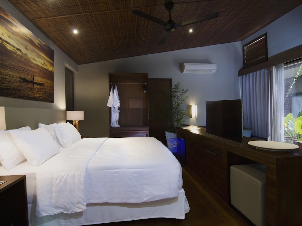 Komune Suites photo 3