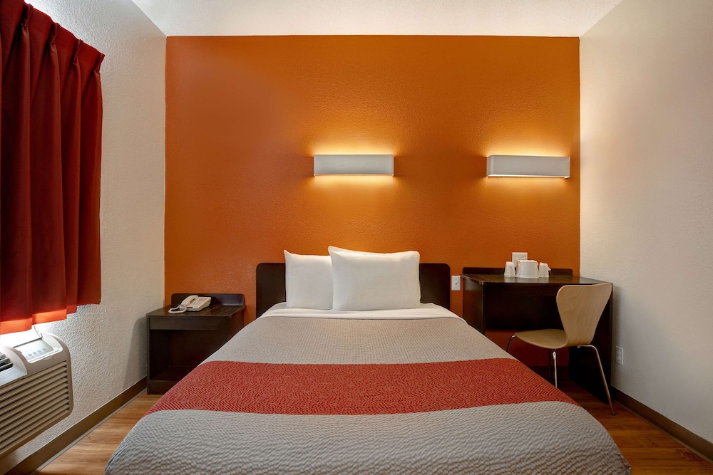 Deluxe Room, 1 Queen Bed, Accessible, Non Smoking photo 3