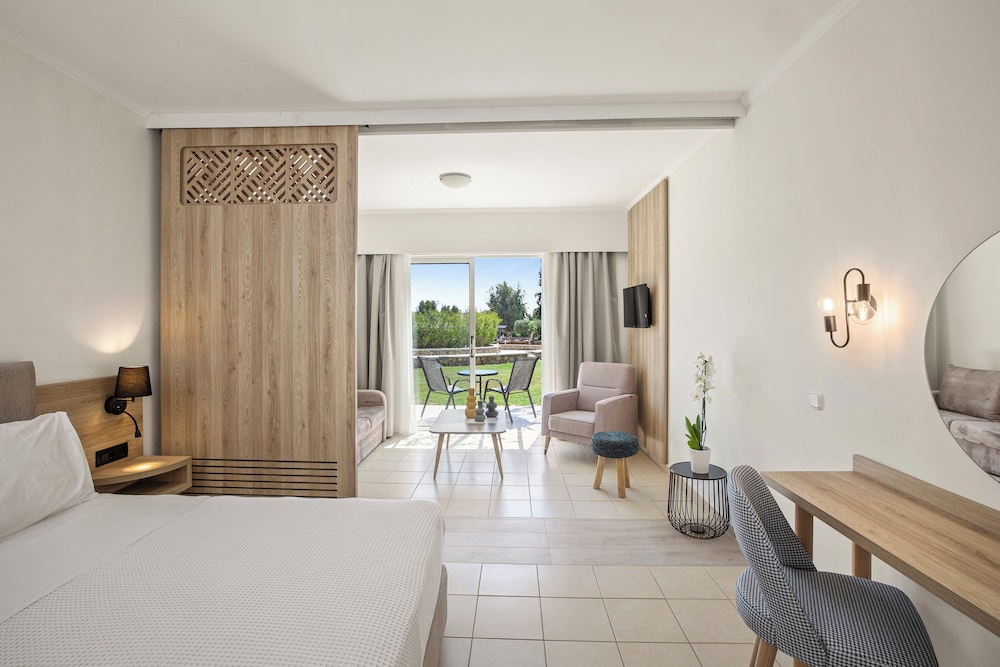 Superior Family Room Garden View