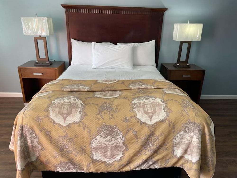 Queen Bed, Non-Smoking - Photo 18