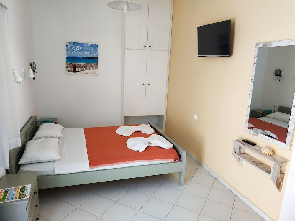 Studio, 1 Bedroom, Balcony, Pool View photo 1