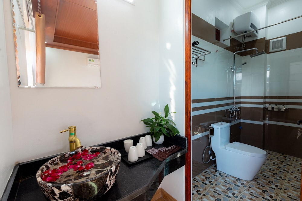 Standard Double Room - Photo 8
