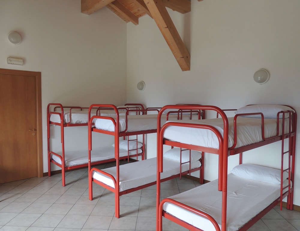 Standard Shared Dormitory, Lake View