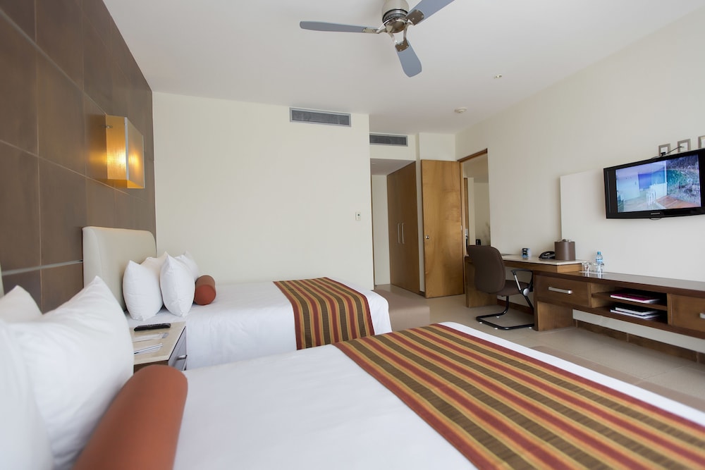 Junior Suite, 1 Bedroom (Free Beach Club Access) photo 2