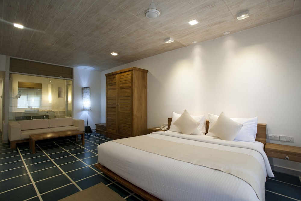 Deluxe Double Room with Sea View - Photo 10