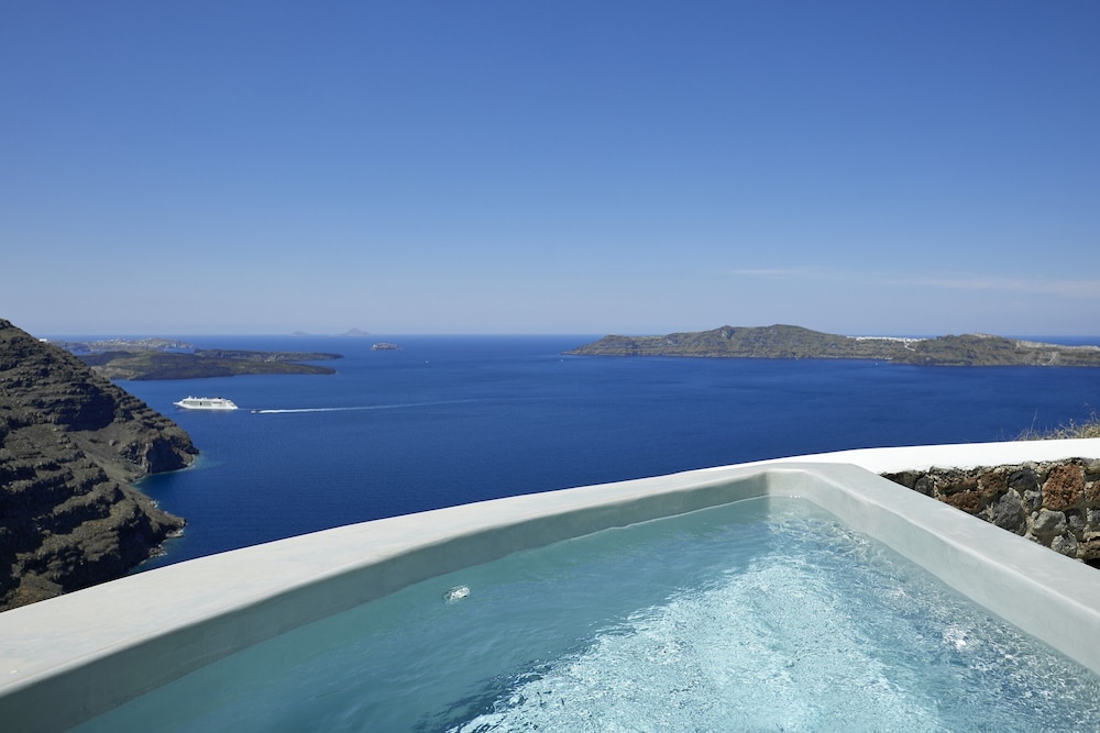 Grand Honeymoon villa with hot tub and caldera view - Photo 11