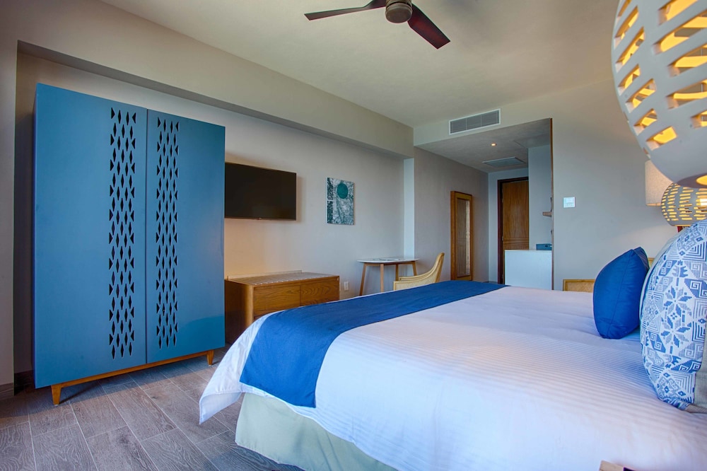 Lush Room, 1 King Bed, Adults Only (Garden View) - Photo 5