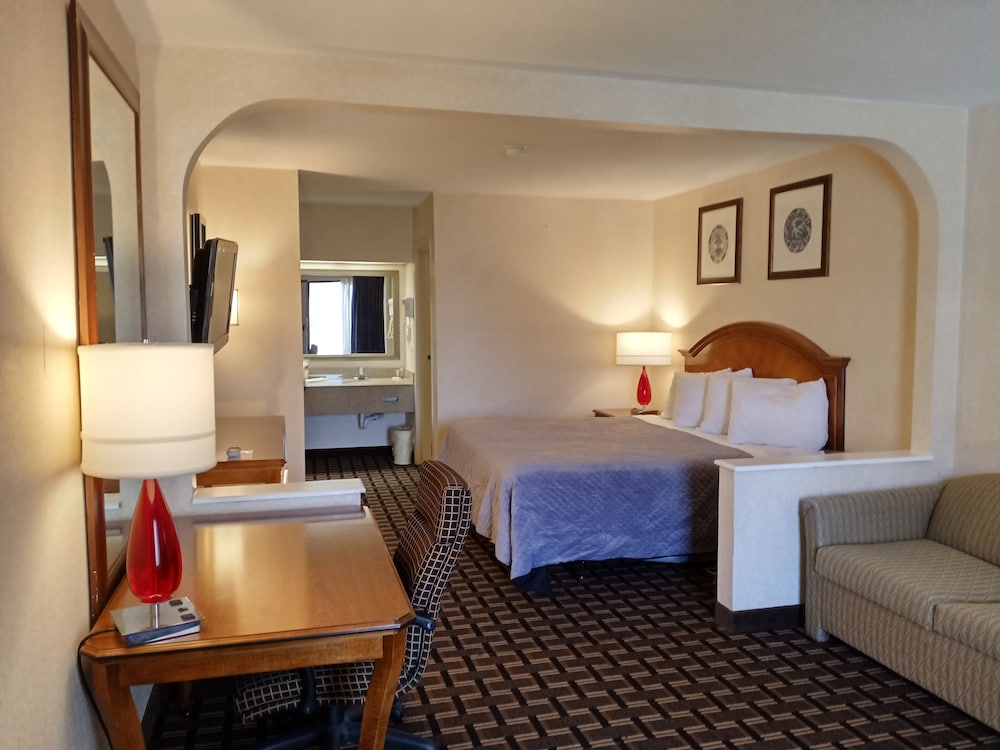 Deluxe Room, 1 King Bed, Non Smoking, Ensuite photo 1