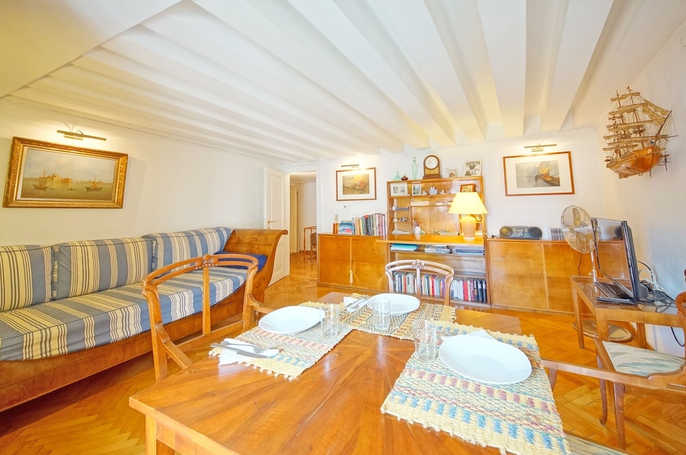 Apartment, 1 Bedroom, Canal View photo 2