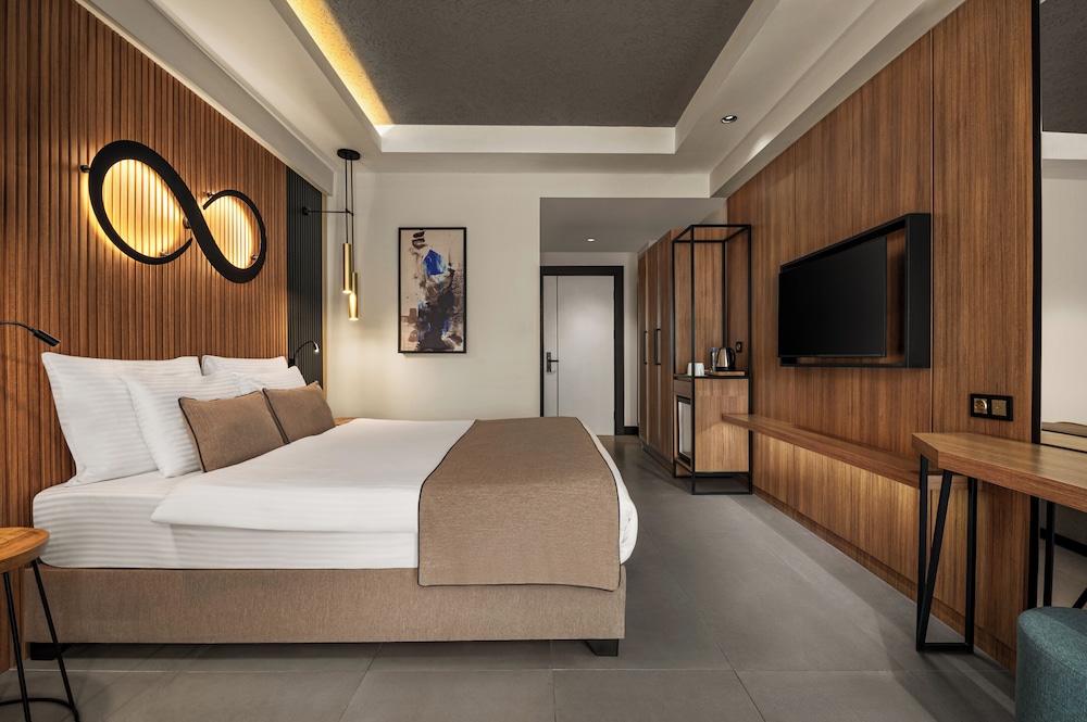 Standard Room, 2 Twin Beds, Accessible (Mobility, Roll-in Shower) - Photo 7