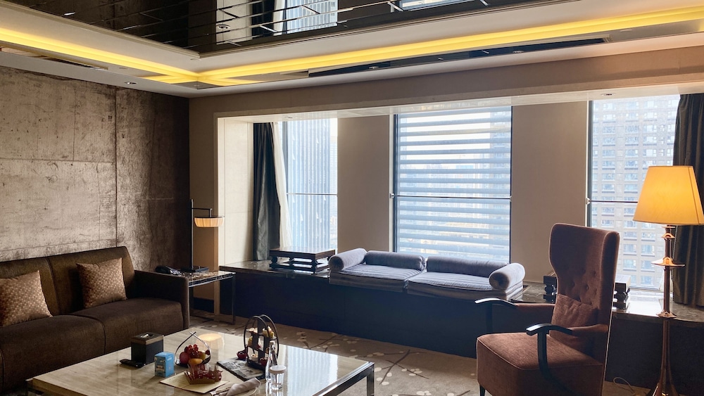 Premier Suite - Photo 3