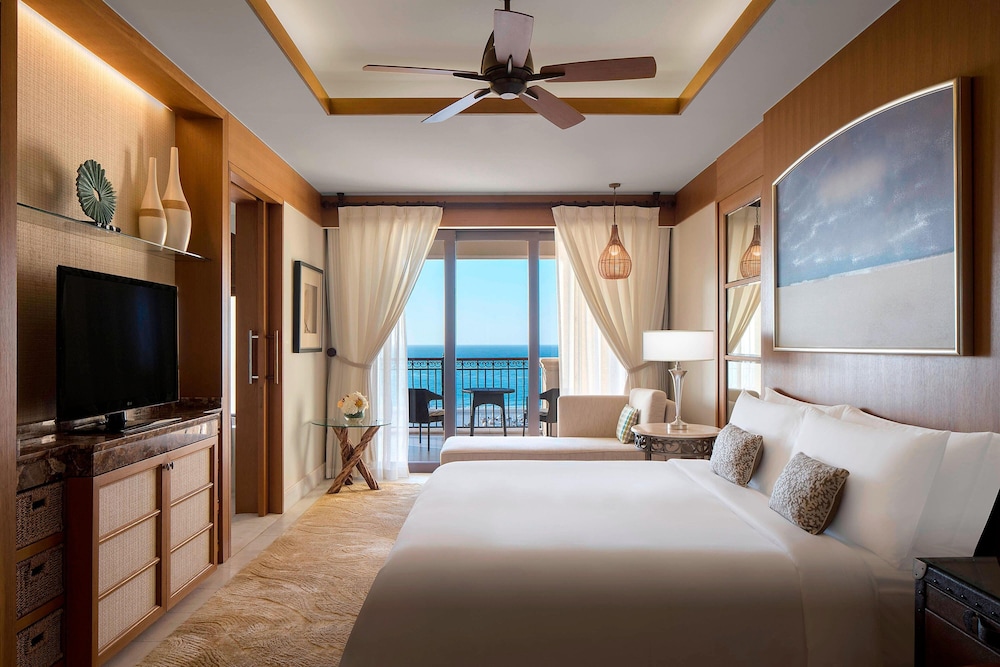 St Regis, Premium Room, 1 King Bed, Sea View photo 2