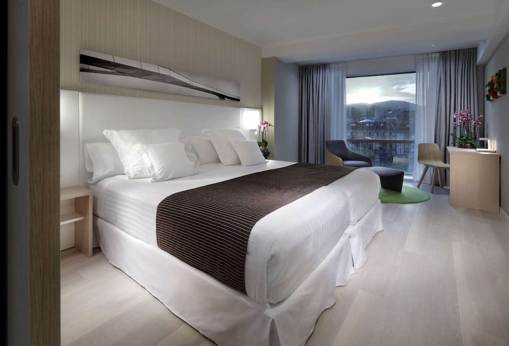 Suite - Photo 2