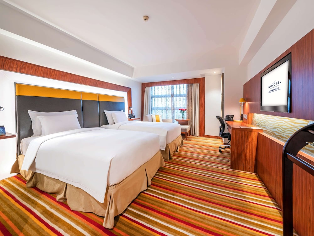 Premier Twin Room, 2 Twin Beds, Executive Level - Photo 1