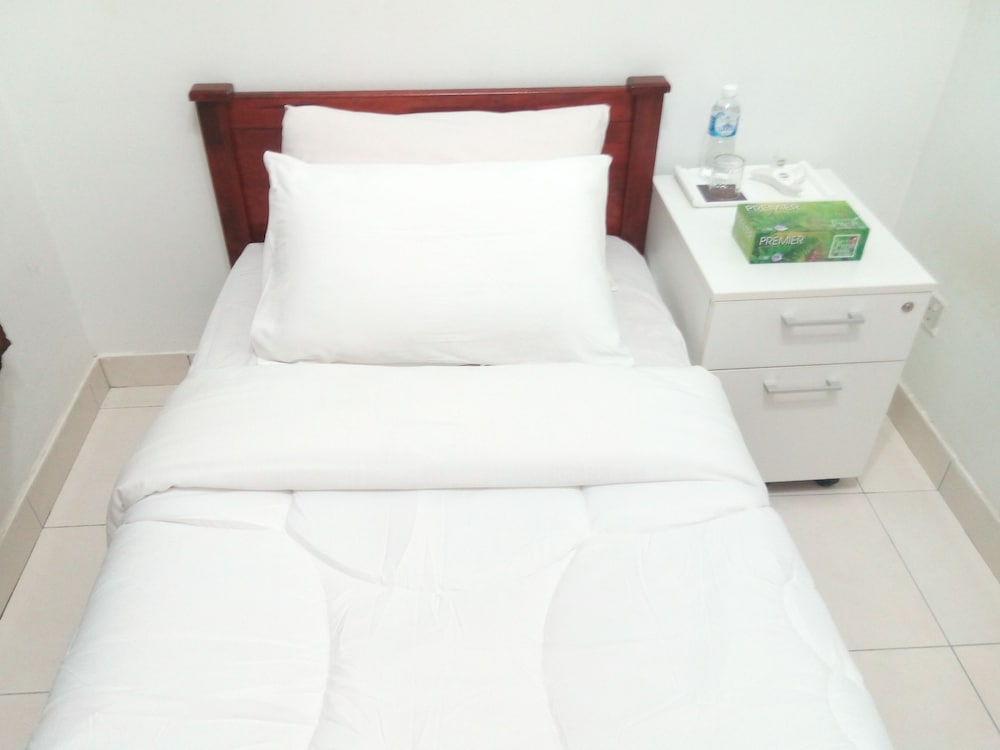Elite Single Room, 1 Twin Bed, Non Smoking, Shared Bathroom photo 1