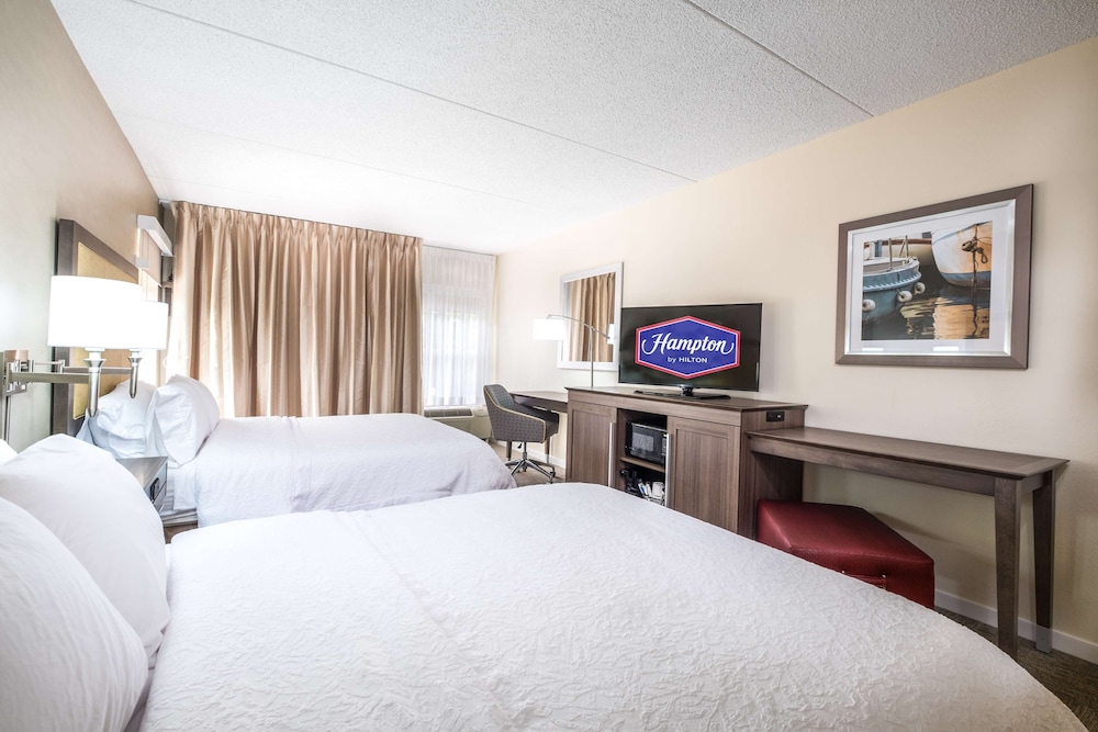 Room, 2 Queen Beds, Accessible, Bathtub photo 2