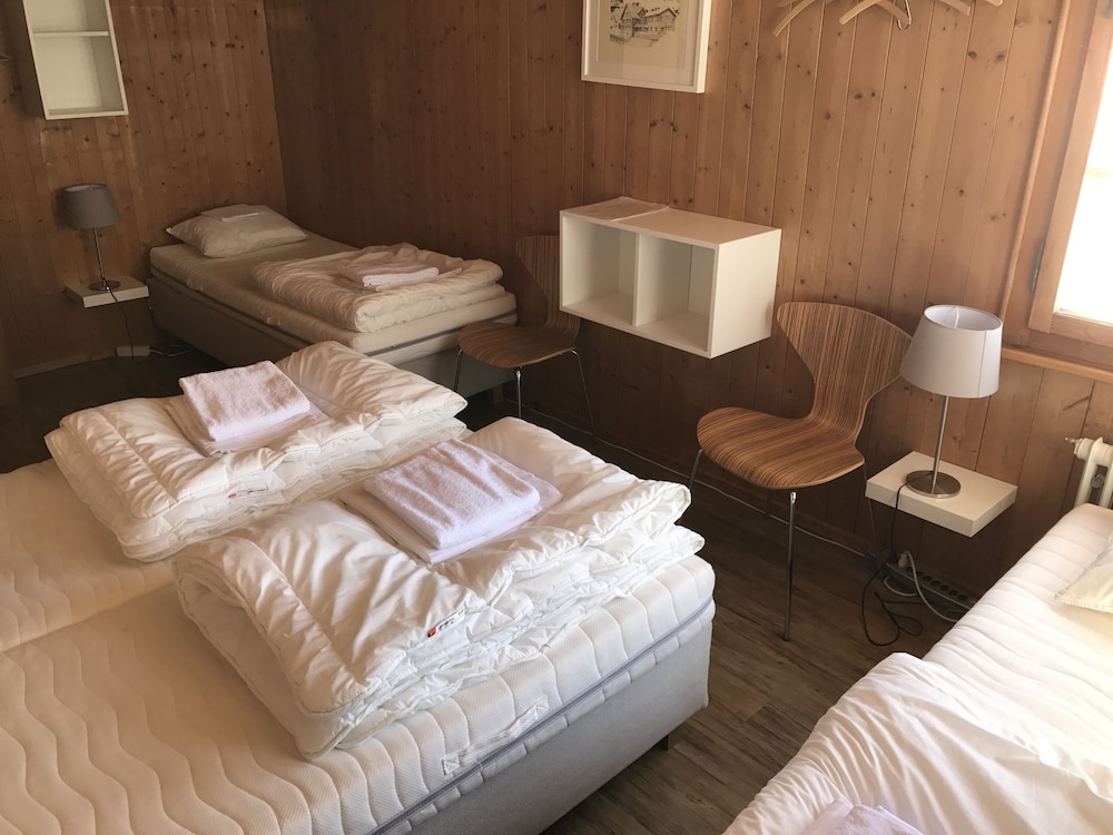 Standard Quadruple Room, Shared Bathroom, Mountain View photo 2