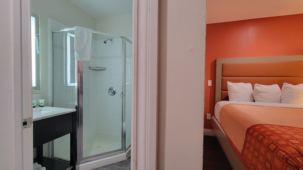 Premium Room, 2 Queen Beds - Photo 5