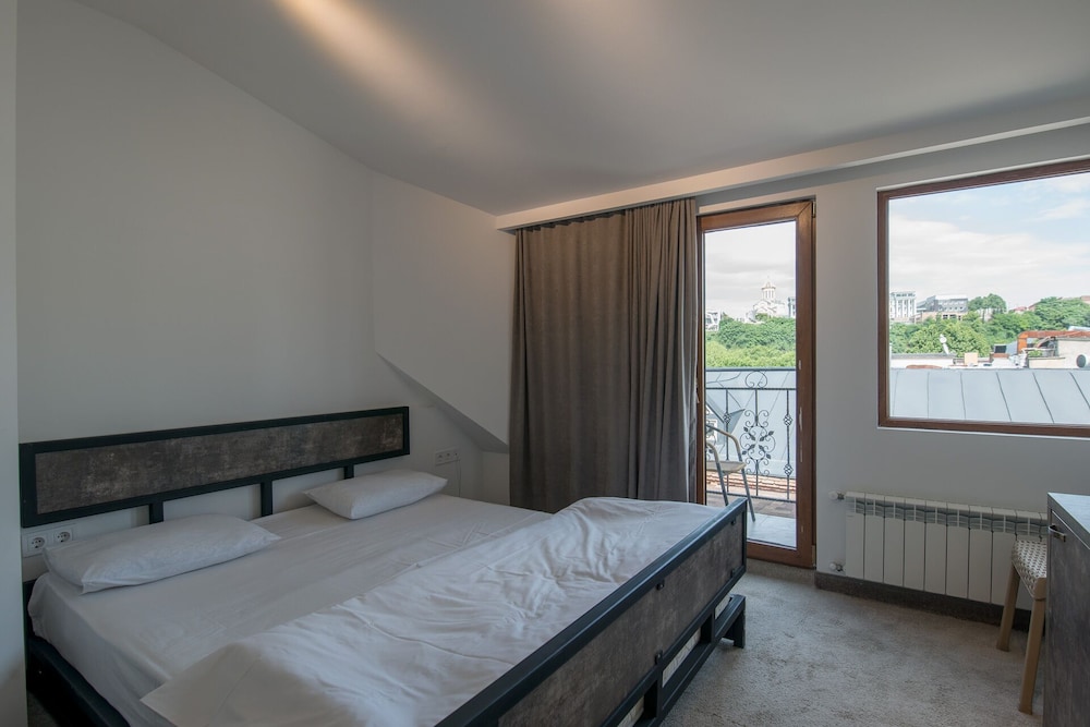 Basic Double Room, 1 King Bed, City View photo 1