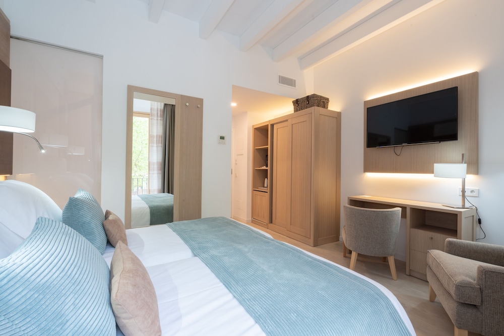 Superior Double Room, City View - Photo 3