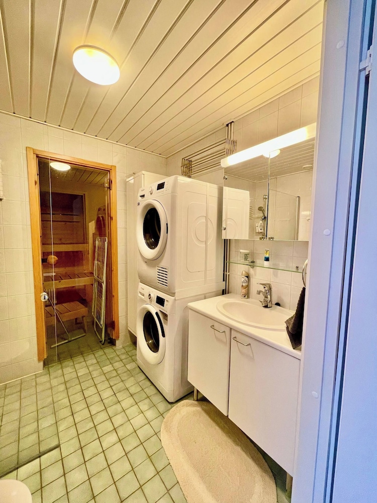 Hyggelig 2-værelses lejlighed med en privat sauna!, Billede 9