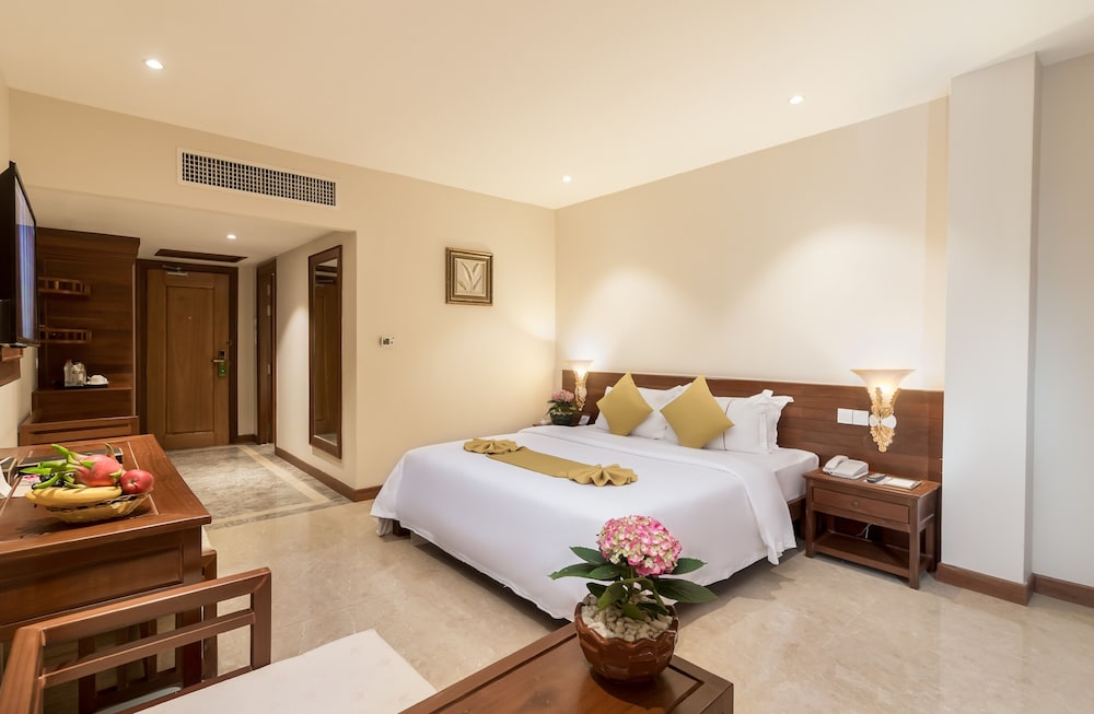 Deluxe King Room photo 2
