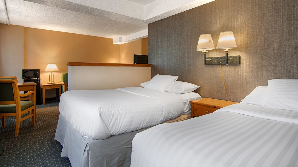 Suite, 2 Double Beds, Non Smoking, Refrigerator & Microwave (Oversized Room;with Sofabed)