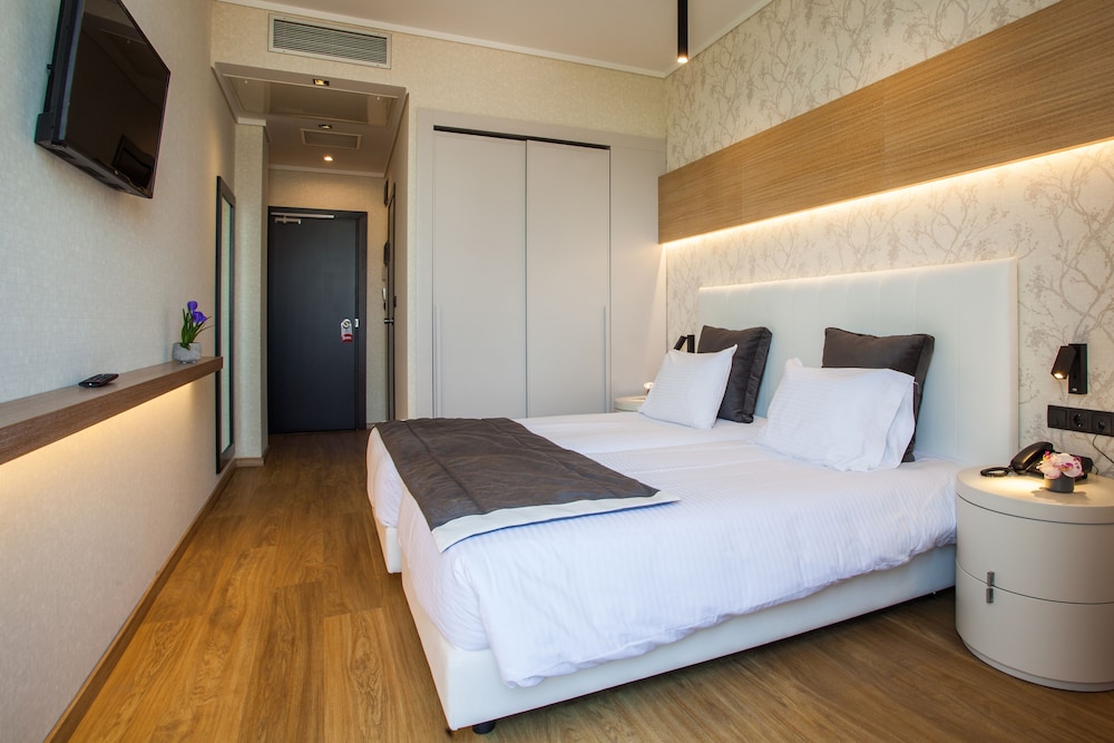 Standard Twin Room - Photo 4