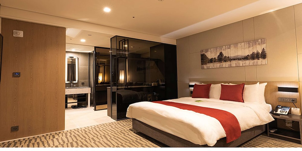 Deluxe Room, 1 Double Bed, Non Smoking - Photo 1