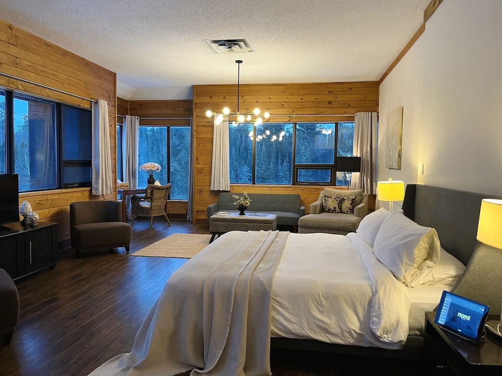 Luxury Suite, 1 King Bed with Sofa bed, Resort View
