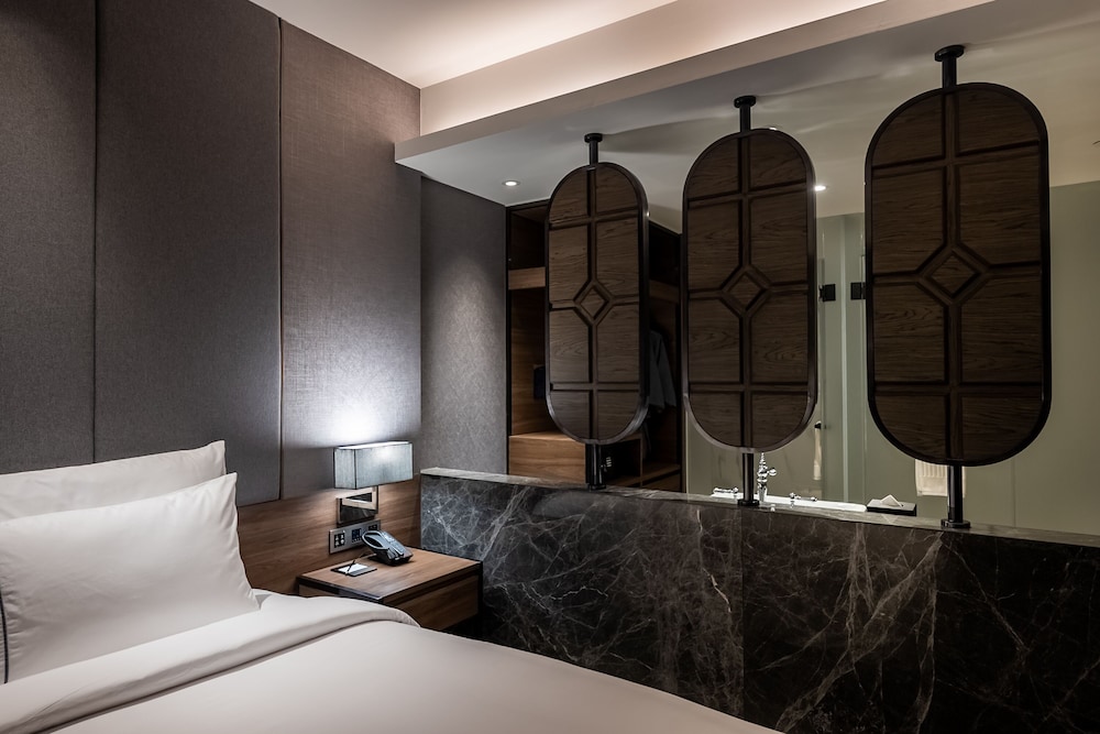 Executive Room, 1 King Bed photo 2