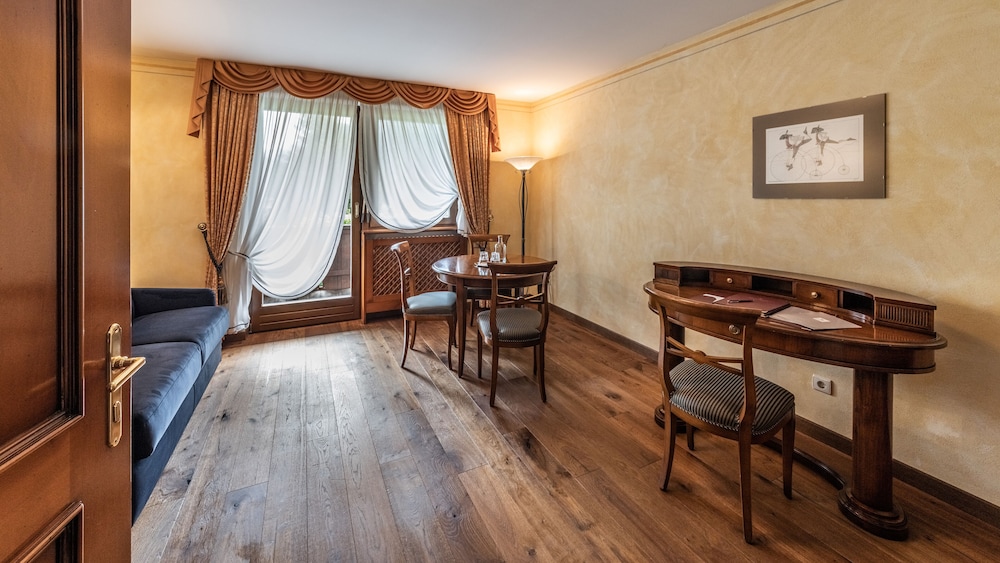 Suite (in the main building) photo 2