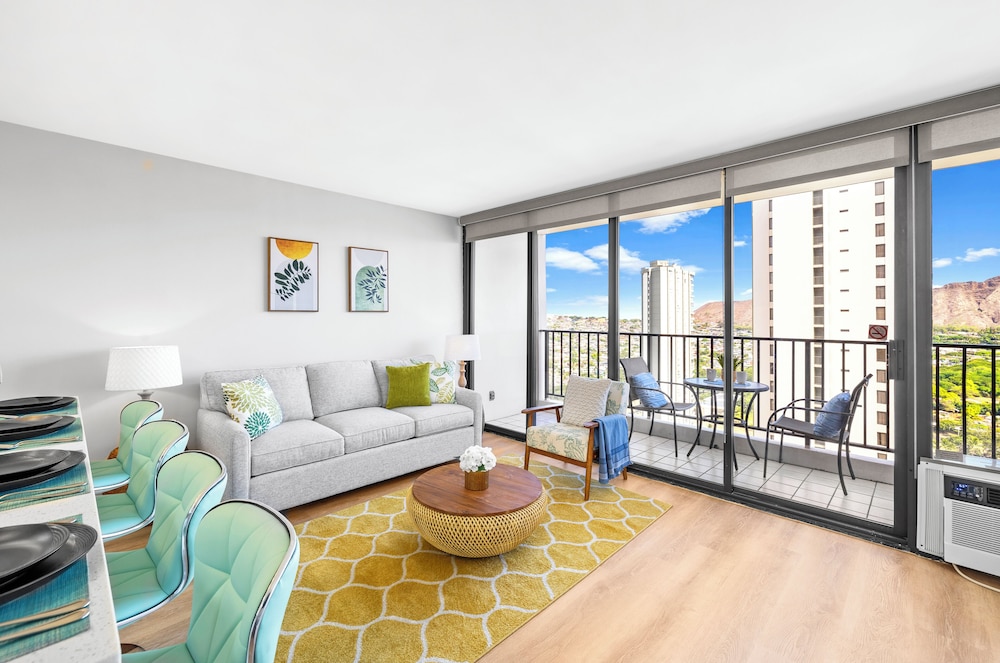 Diamond Head and Ocean views with King Bed and Parking: Condo, 1 Bedroom, Ocean View (0095) photo