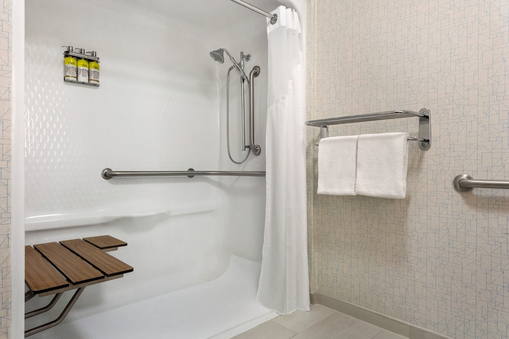 Standard Room, 1 Queen Bed, Accessible (Communications Accessible) - Photo 11