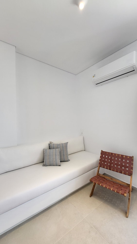 Superior Triple Room, 1 Queen Bed with Sofa bed, Lanai, Sea View photo 1