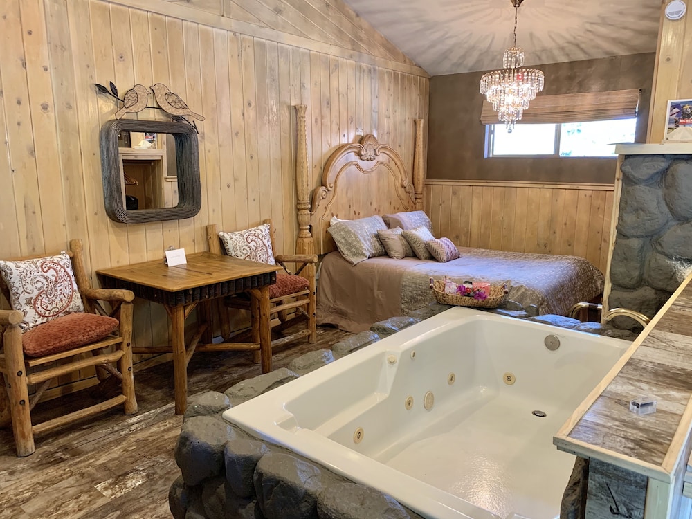 Honeymoon Studio Suite