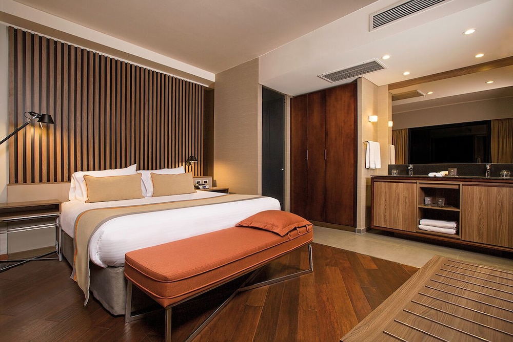 Junior Suite, 1 King Bed photo 3
